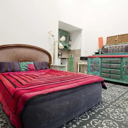 Art Studio Apartment *